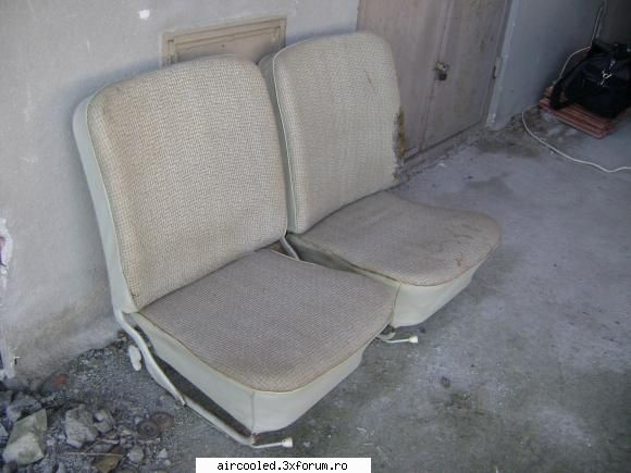 broasca 1200 '60 multumesc poze interiorul scaune bancheta fost pastrate acceptabil bine sub husele