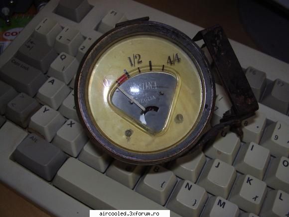 v�nd ceas de benzina veglia.
an aplicatie voltaj necunoscut (probabil 6v), stare de cadranul este