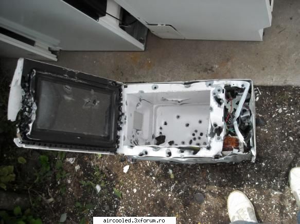 oribil tre' sa fi gatit nevasta astuia in ziua aia! :rotfl: fun