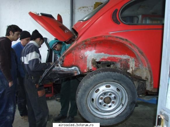 daca n-ar fi asa de infofoliti baietii astia, ai zice ca esti in atelierul lui leepu...