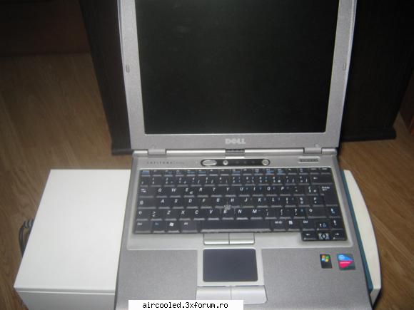 vand laptop dell d400 intel pentium 1,4 ghz
ram 768 mb
hdd: 30 gb
video: intel 855gml uma graphics