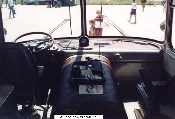 circula pe linia 73 (actuala avea peste el o capota in interior; asta era calda si placuta iarna,