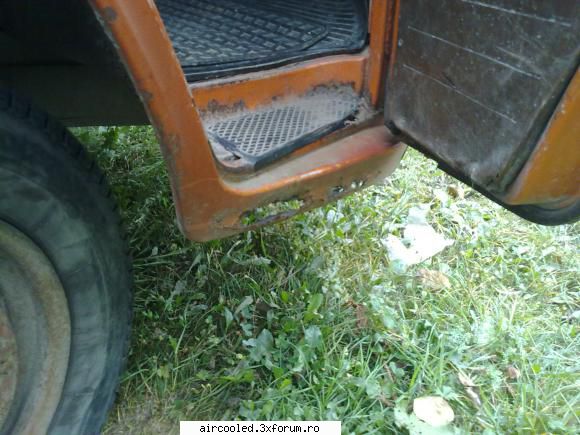 Bus T2B - detalii este de marfa,3 locuri in fata,motor - Vanzari- auto