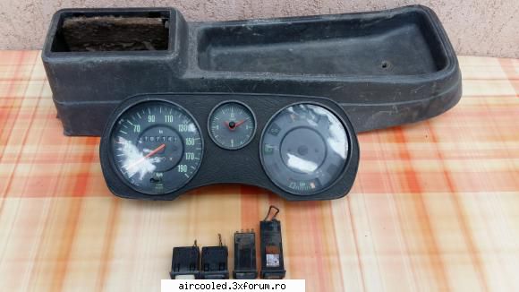 Ceas bord Audi 80 B1 - Vand un ceas de bord, cateva butoane si torpedou - Vanzari-cumparari diverse