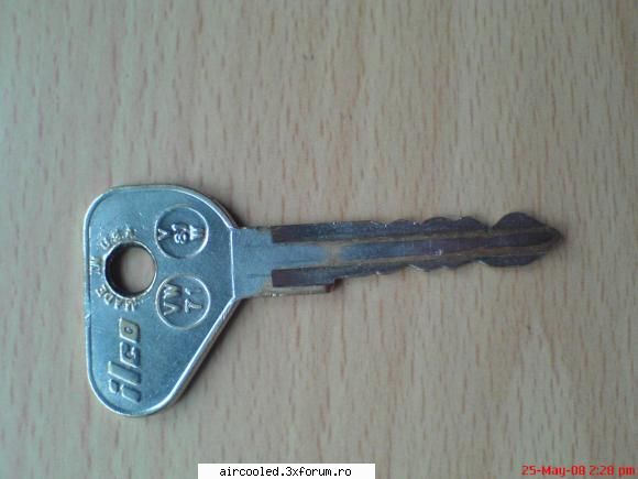 Cheie contact,usi,compartiment motor - odaca cu masina am primit 2 chei,una de la - TEHNIC