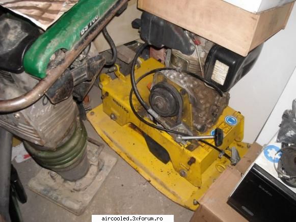 cantaresc si insailez de erori in minus):
- placa vibranta 95 kg
- suport galben motor 20 kg
- motor