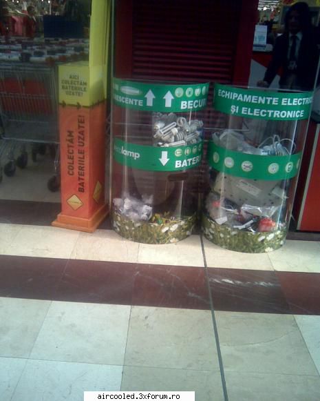 chiar ca esti cu capu'...  :zzz: 
uite, vezi-i marca din poza! :razz:  e in tubul din dreapta... de