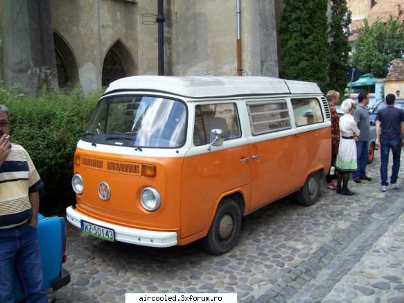 niste polonezi in (aia 2 de la fundu'la bus). d'ale lui mishu