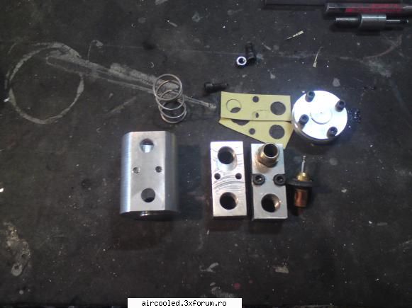 Instalatia de ungere - si gaurile catre radiator din corp si flansa - TEHNIC