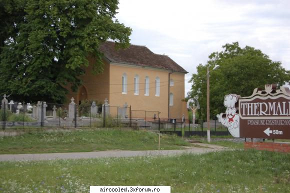 io-te invitatie in baile 1mai,langa felix: la tuamna?