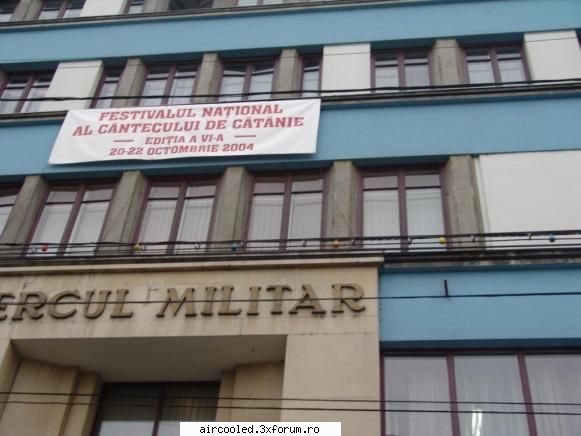 Poze, sa ne uitam la poze - Chiar, mai bine asa, toata lumea face poze, nu - broscar in timpul liber