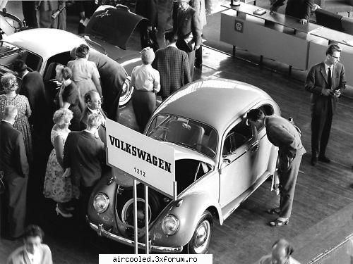 Poze vechi - Standul Volkswagen la un salon auto - anii '61'63 - Istorie VW Aircooled