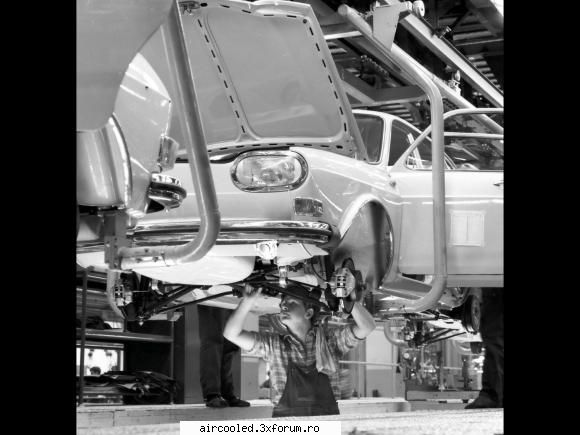 Poze vechi - Vw 411 pe linia de asamblare (Wolfsburg 1968) - Istorie VW Aircooled