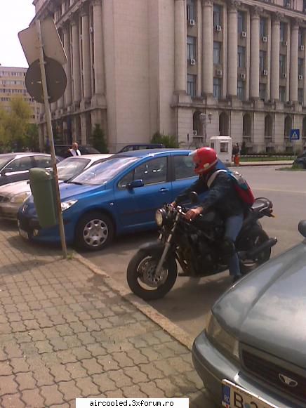 merg de vineri, prin oras cu ea, n'am cazut niciodata cu ea... :nono:  incepe sa-mi tot sunt facute