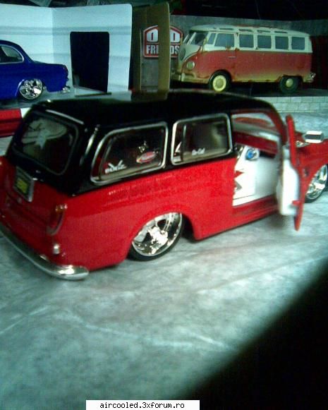 TOYS - toate ,,E'' la 1/24 - broscar in timpul liber