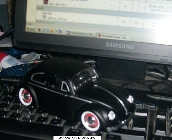 TOYS - Azi - de la Agip Timpuri Noi: '59, negru satin - broscar in timpul liber