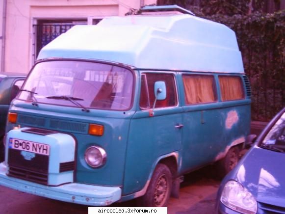 Trabant ridicat de viermii cu platforme - asta e busul...cum l'o fi ridicat??? .\ - broscar in timpul liber
