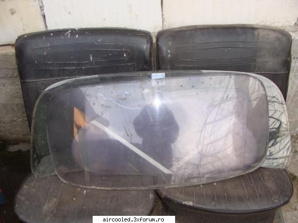 Vand urmatoarele de VW broscuta - Parbrize post 65 pret 120 lei toate - Vanzari- piese
