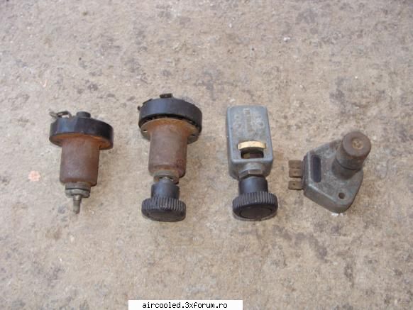 Vand urmatoarele de VW broscuta - Oglinda retrovizoare si unul din cele 2 claxoane - Vanzari- piese