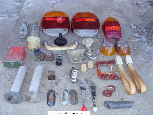 Vand urmatoarele de VW broscuta - capota fata fara maner(cea bordo) pret:40 lei - Vanzari- piese