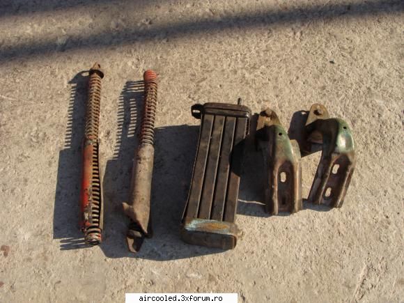 Vand urmatoarele de VW broscuta - racitor de ulei pret:30 lei -in rest ce se afla - Vanzari- piese