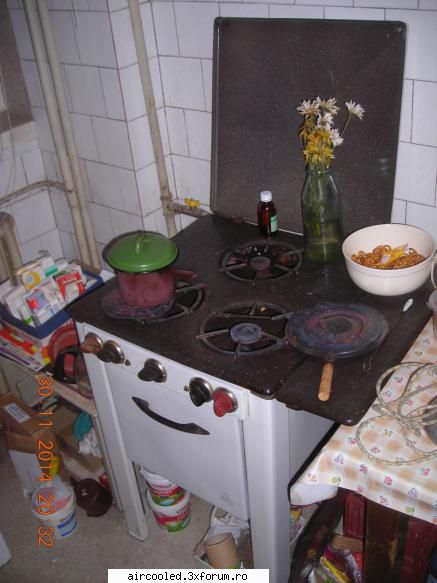 Vechituri - Aragaz de Satu-Mare. In uz - broscar in timpul liber