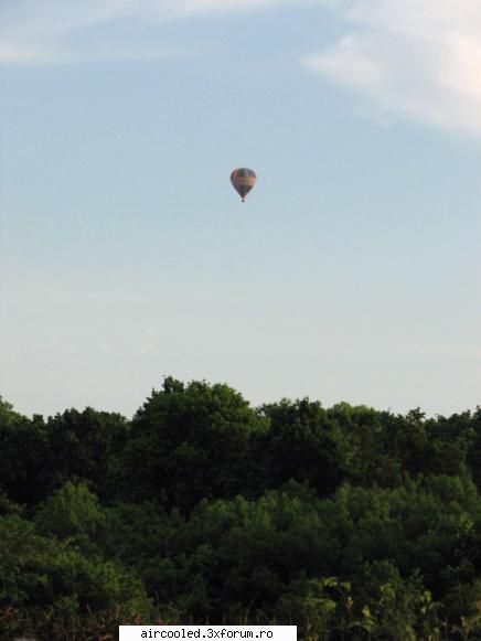 Viata la tara - Cat pe ce sa-mi cada azi in curte un .... balon - broscar in timpul liber