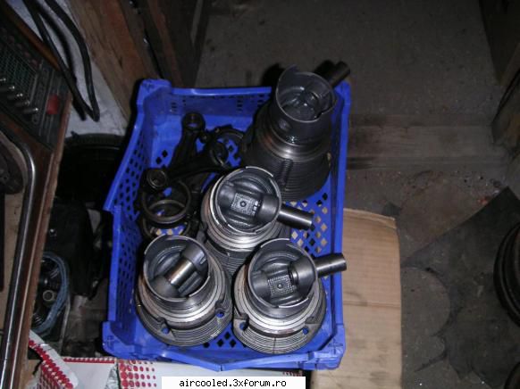 de vanzare chiulase 1300 si set pist/cil 1300 noi - am de vanzare : un set de pistoane si - Vanzari- piese