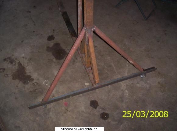 engine stand - vazut di spate..jos - SCULE SI DISPOZITIVE