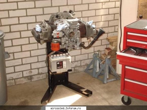 engine stand - inca o poza. Si eu ma gandeam sa facu unul - SCULE SI DISPOZITIVE