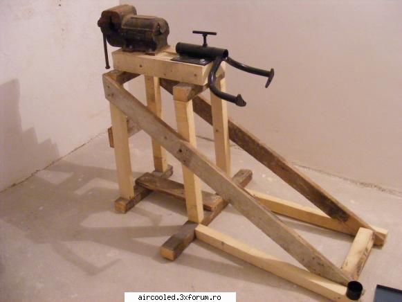 engine stand - sa nu radeti prea tare de mine! Eu sunt de ceva - SCULE SI DISPOZITIVE