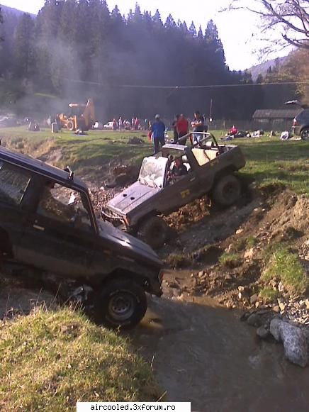valea cerbului de 1 mai - si nishte ,,copilashi'' se ,,jucau'' cu - CALATORII si INTALNIRI