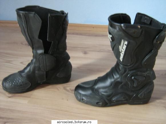 vand echipament motociclist - casca moto Lazer marimea L 120 ron cizme 330 ron - Vanzari-cumparari diverse