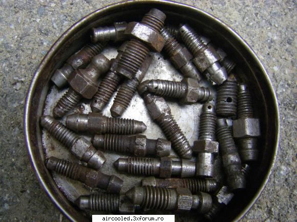 surub aerisitor frana la roti.  5 ron/buc vand piese vw 1200 -64